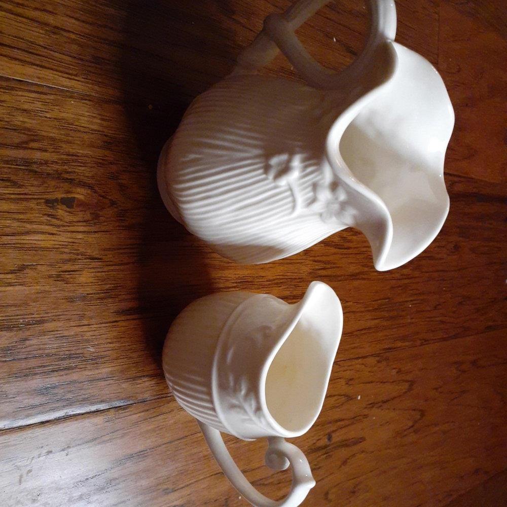GORGEOUS Pair of VTG GODINGER Ironstone Pitcher Set.